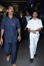 Amitabh Bachchan snapped at international airport in Mumbai on 11th Dec 2012 (12).JPG